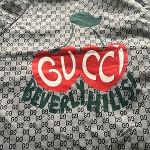 I am selling a Gucci windbreaker xl in Mens